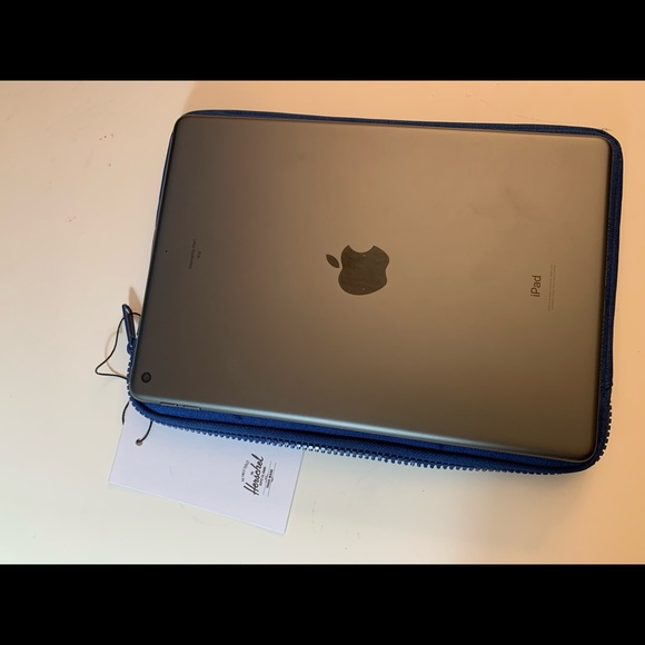 SOLD - Herschel Company Anchor iPad Sleeve - Picture 5 of 6